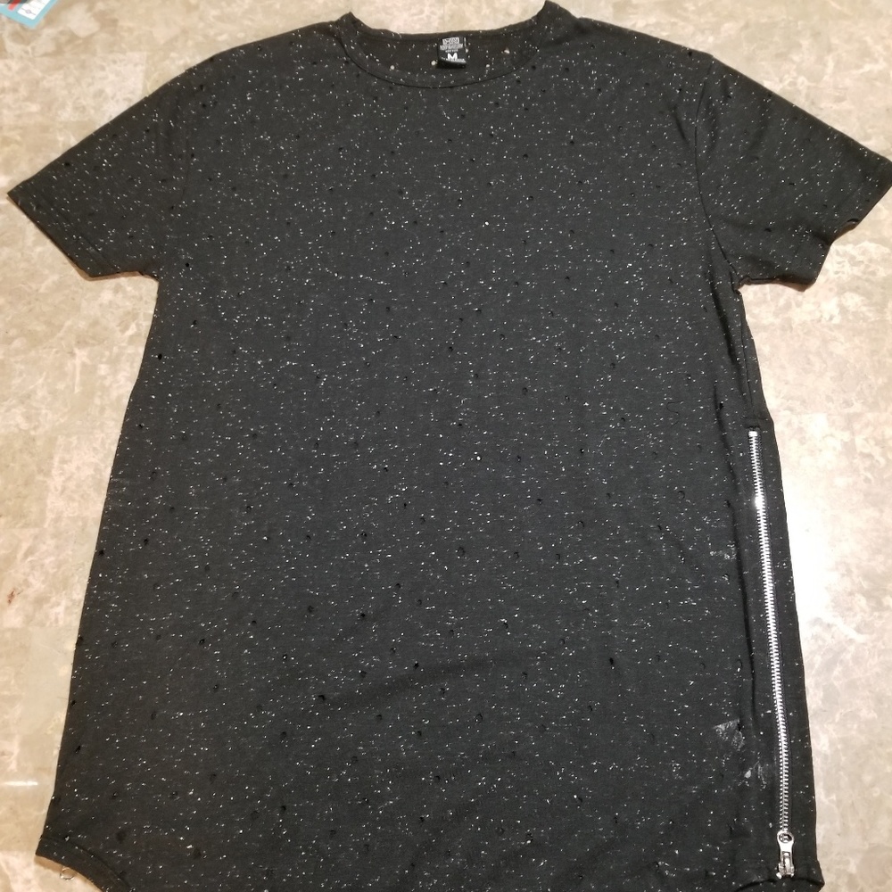 Trendy black t-shirt with holes and zippers